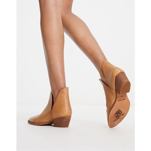 Free People Tan Charm Double V Leather Ankle Boots size 36 - Picture 3 of 13